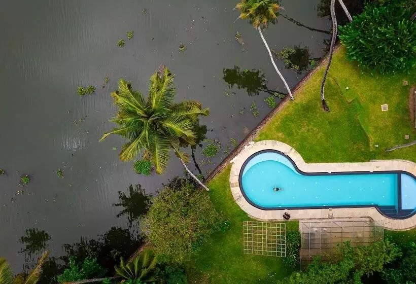 Hotelli Cranganor History Cafe Riverside Chateau