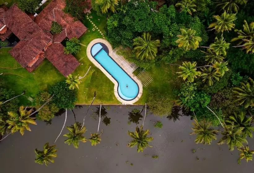 Hotelli Cranganor History Cafe Riverside Chateau