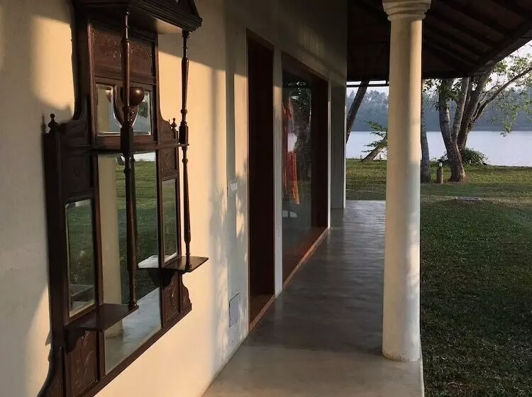 Hotelli Cranganor History Cafe Riverside Chateau