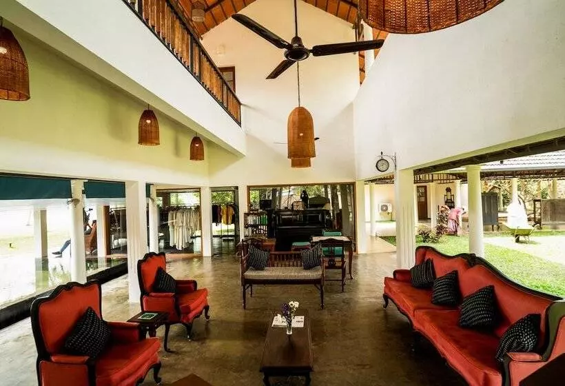 Hotelli Cranganor History Cafe Riverside Chateau