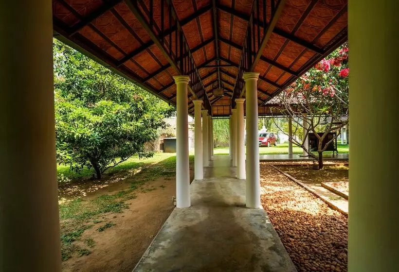 Hotelli Cranganor History Cafe Riverside Chateau