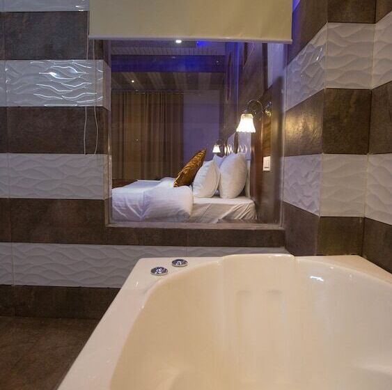 ホテル Kings Regency