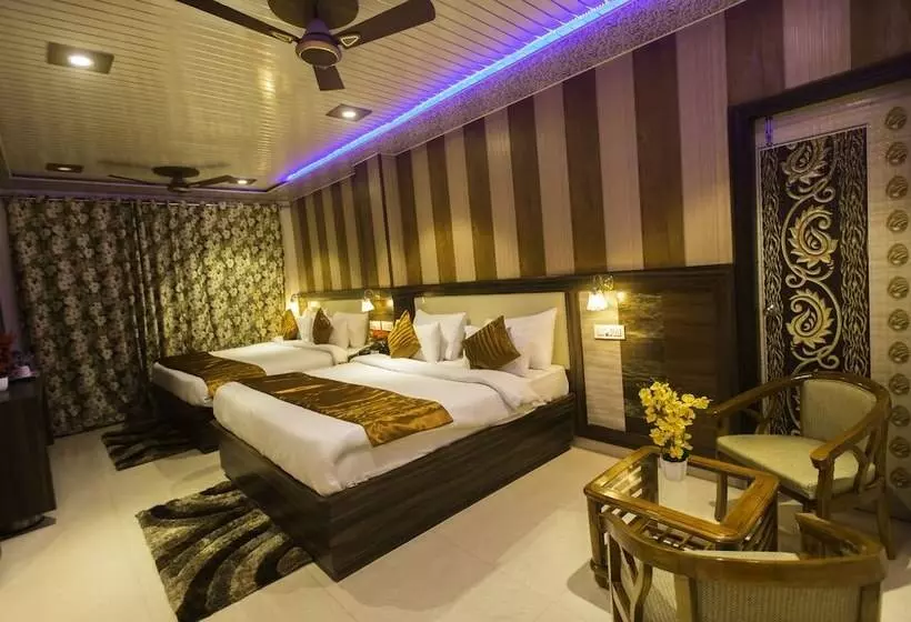 ホテル Kings Regency