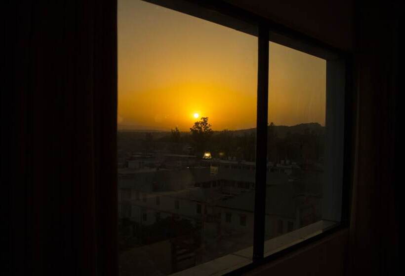 ホテル Kings Regency