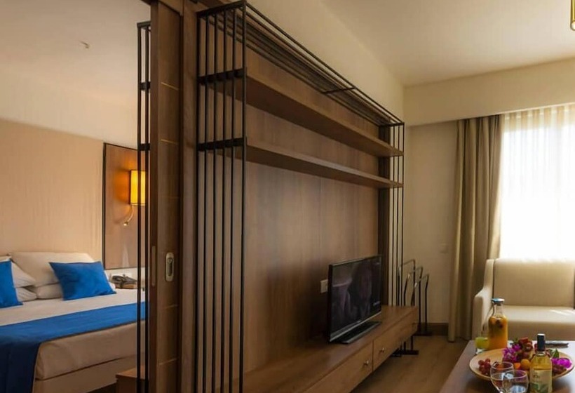 فندق Red Point Holiday Village