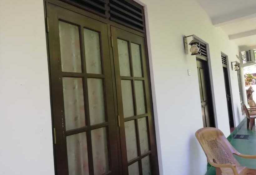 بنسيون Jungle Guest Mirissa