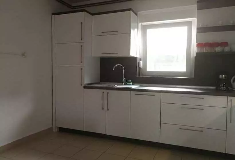 پانسیون Plavo Oko