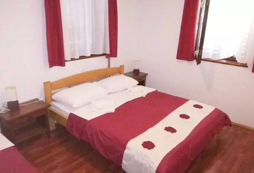 پانسیون Plavo Oko
