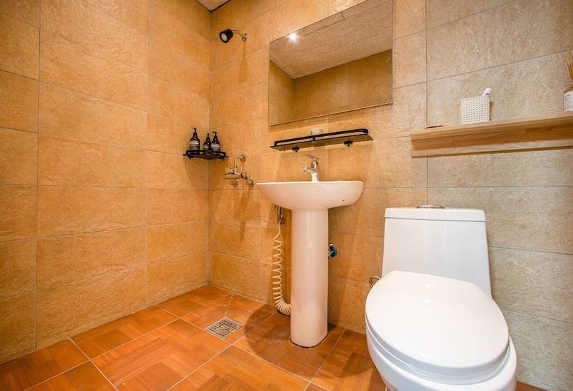 Pretty Queen Pension