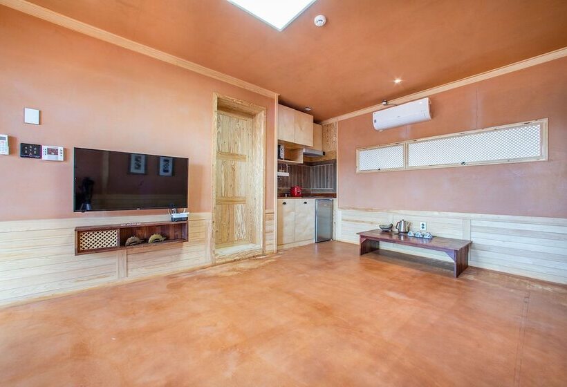 Pretty Queen Pension