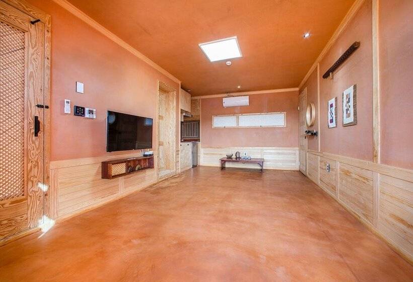 Pretty Queen Pension