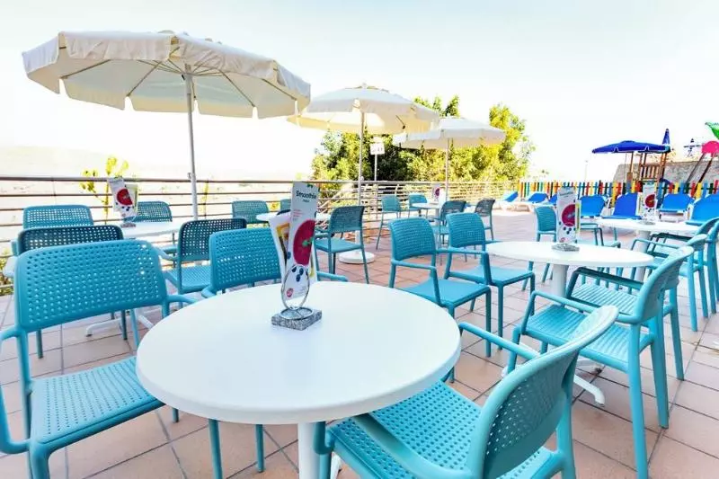 Apartamentos Colina Mar