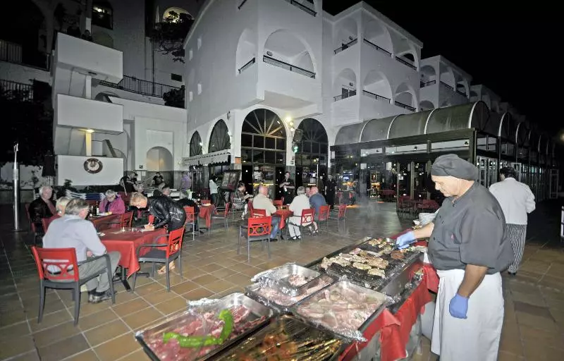 Apartamentos Colina Mar