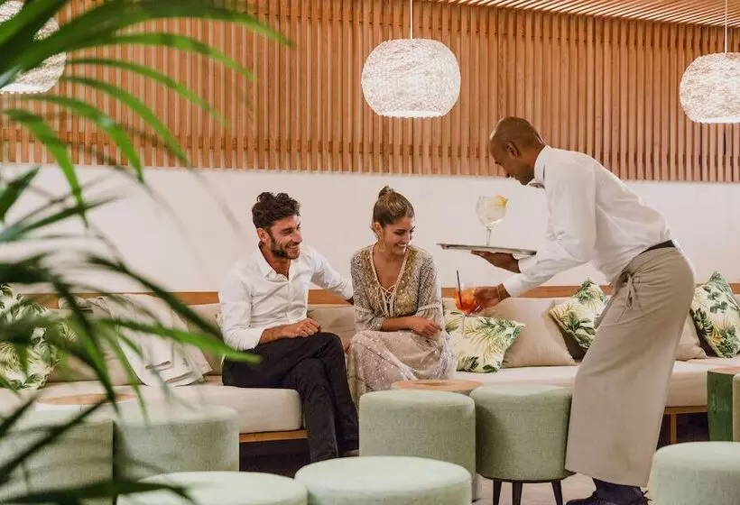 Отель Club Del Sol Resort & Spa