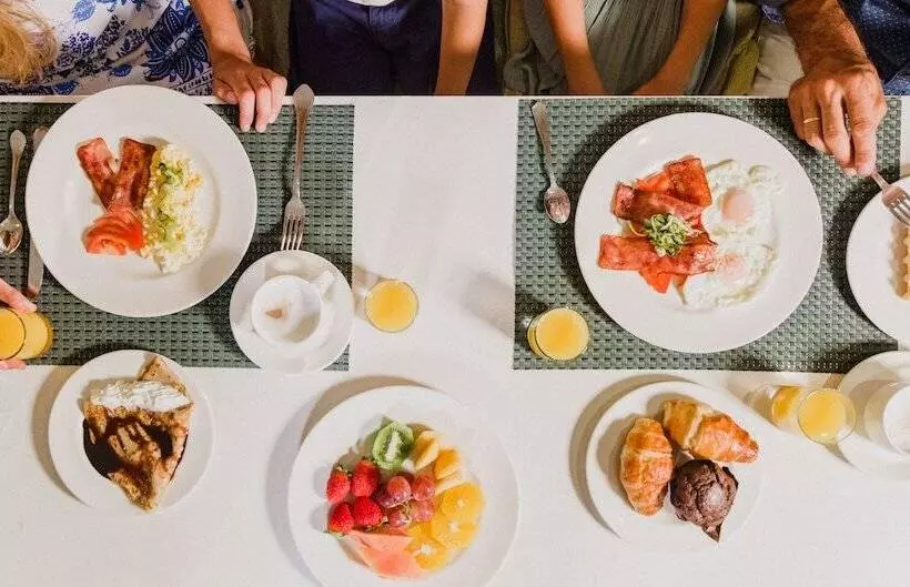 Отель Club Del Sol Resort & Spa