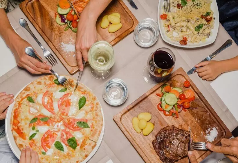 Отель Club Del Sol Resort & Spa