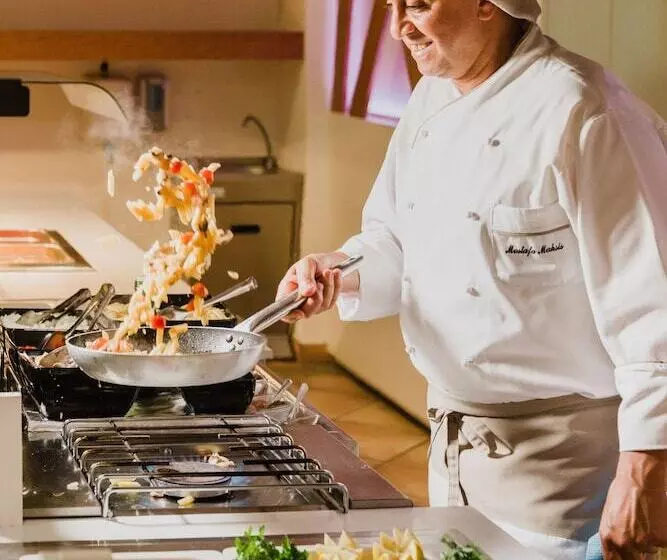 Отель Club Del Sol Resort & Spa