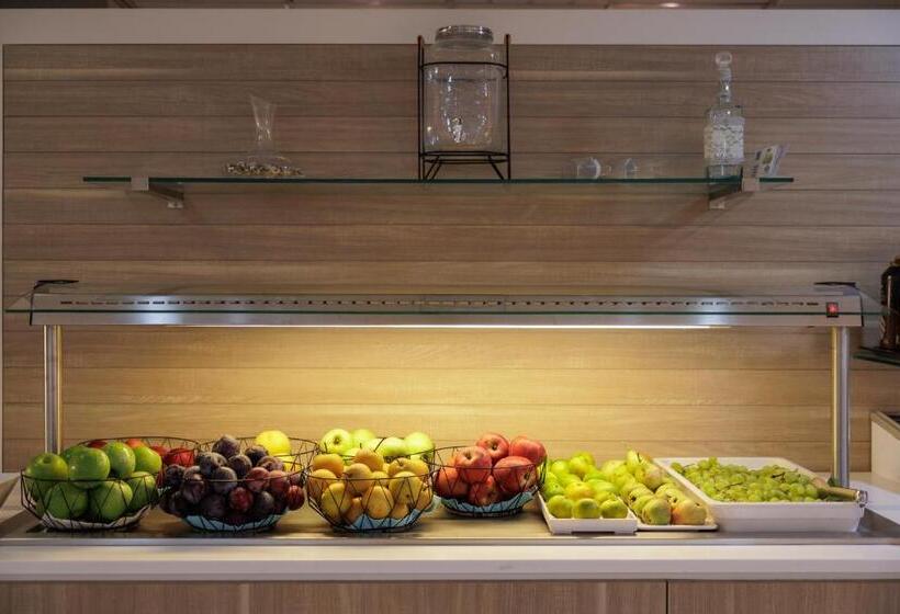 ホテル Elea Beach