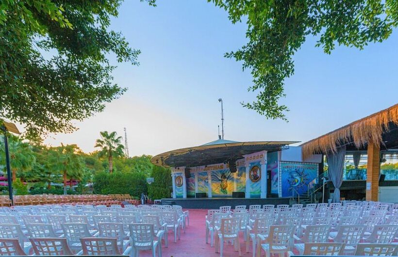 בית מלון כפרי Justiniano Club Alanya