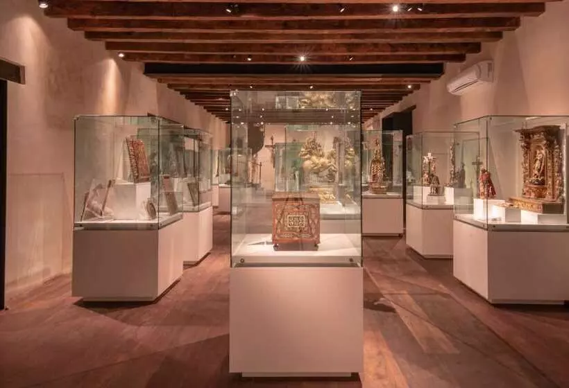 هتل Uvence Arte +