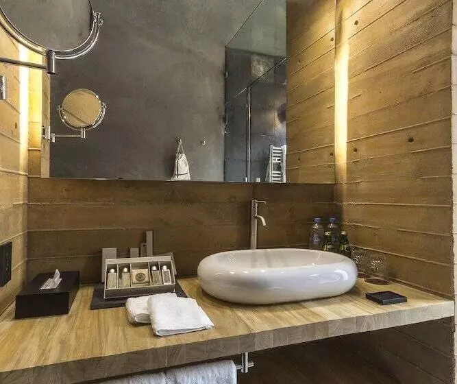 هتل Uvence Arte +