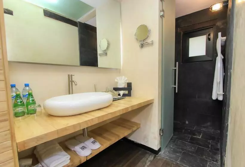 هتل Uvence Arte +