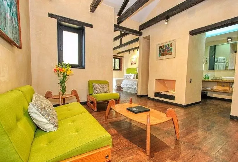 هتل Uvence Arte +