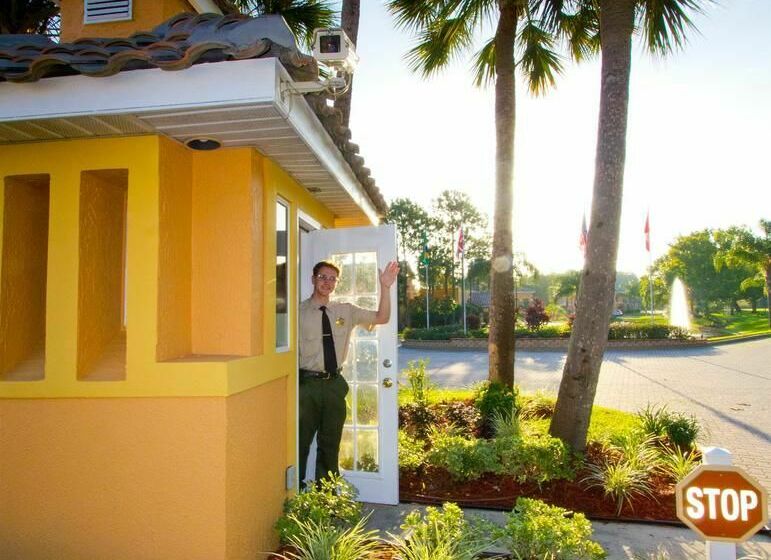 Saratoga Resort Villas