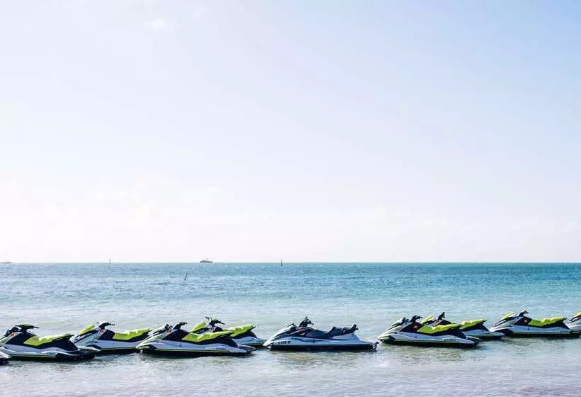 هتل Casa Marina Key West, Curio Collection by Hilton