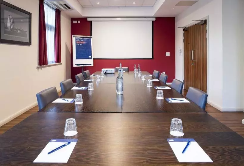 Отель Holiday Inn Express Leicester City, An Ihg