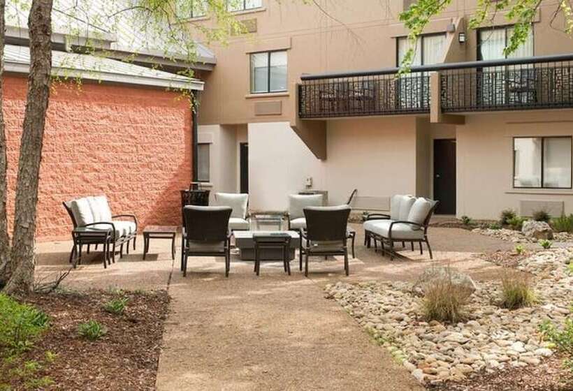 هتل Holiday Inn Express Nashville Airport, An Ihg