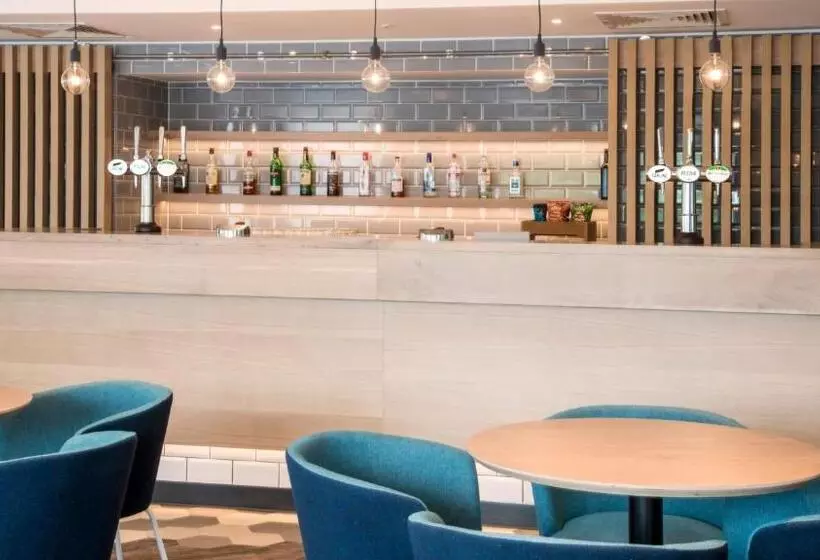 هتل Holiday Inn Express Oxford Kassam Stadium, An Ihg