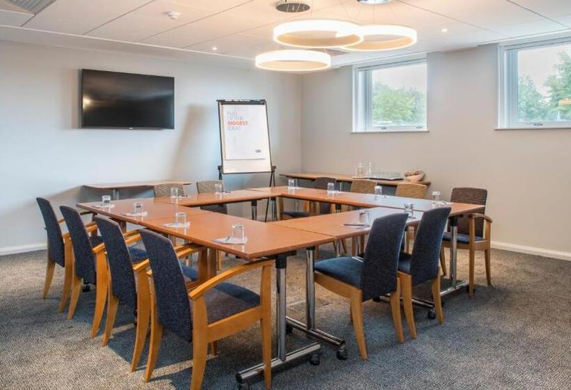 فندق Holiday Inn Express Oxford Kassam Stadium, An Ihg