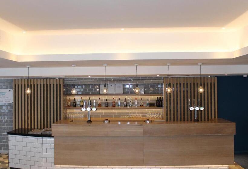 فندق Holiday Inn Express Oxford Kassam Stadium, An Ihg