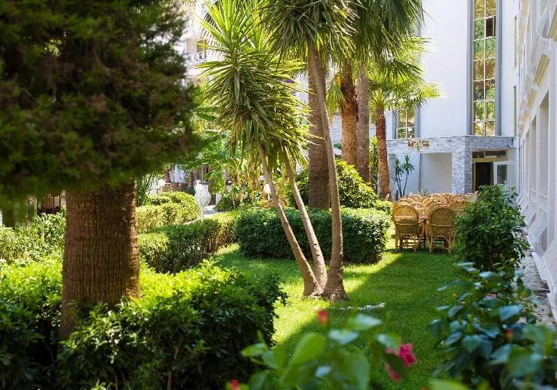 Отель Mirage World