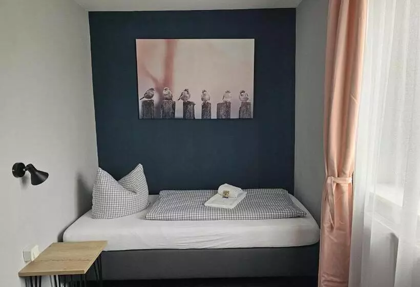 Hotelli Novitel Pension Pliening   München Messe