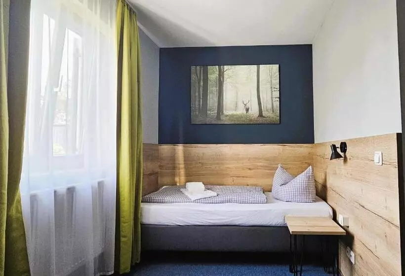 Hotelli Novitel Pension Pliening   München Messe