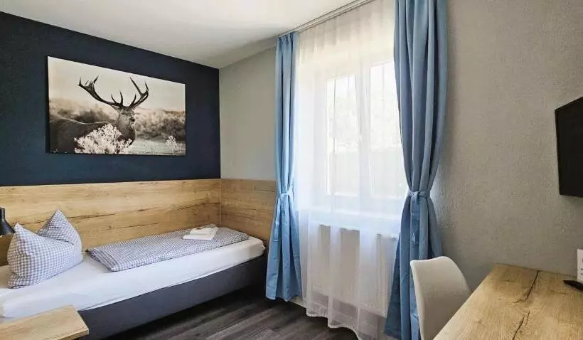 Hotelli Novitel Pension Pliening   München Messe