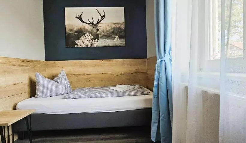 Hotelli Novitel Pension Pliening   München Messe