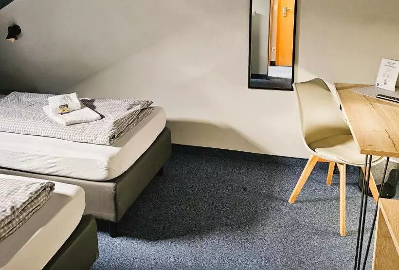 Hotelli Novitel Pension Pliening   München Messe