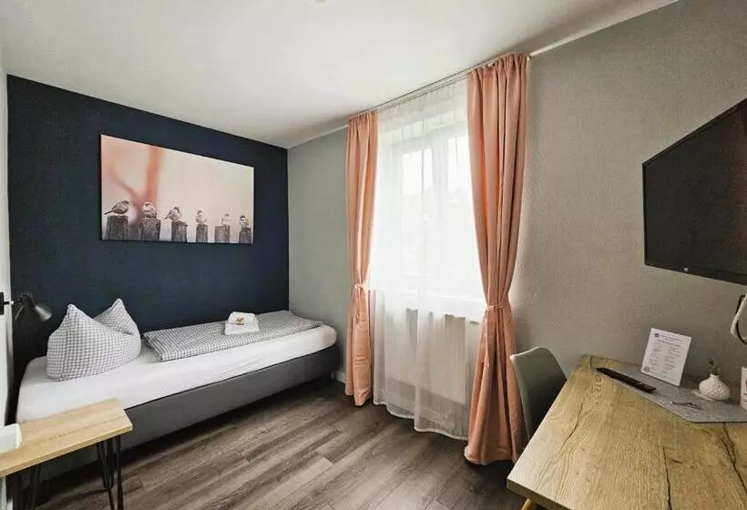 Hotelli Novitel Pension Pliening   München Messe