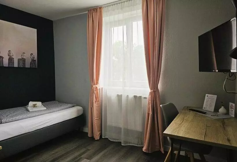 Hotelli Novitel Pension Pliening   München Messe