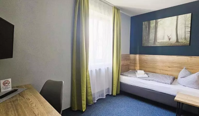 Hotelli Novitel Pension Pliening   München Messe