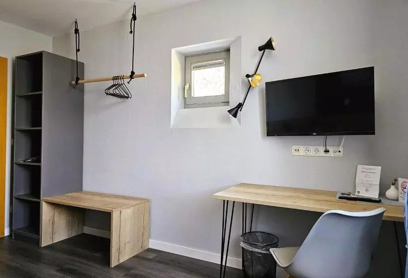 Hotelli Novitel Pension Pliening   München Messe