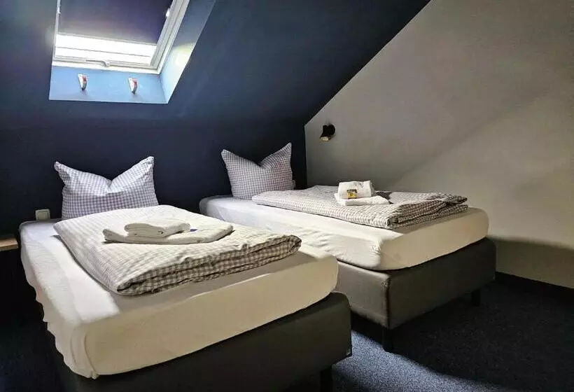 Hotelli Novitel Pension Pliening   München Messe