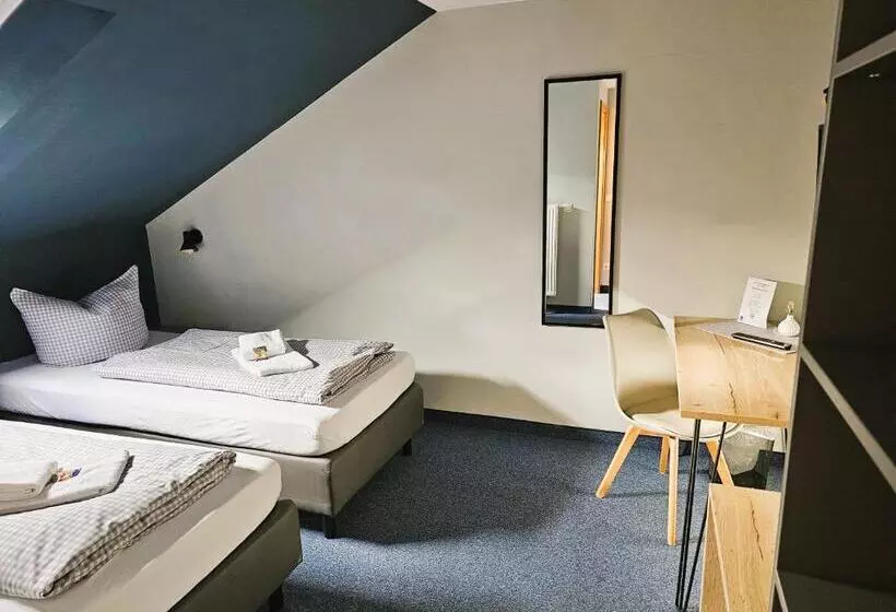 Hotelli Novitel Pension Pliening   München Messe