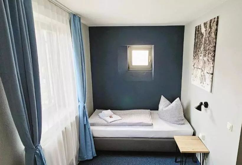 Hotelli Novitel Pension Pliening   München Messe