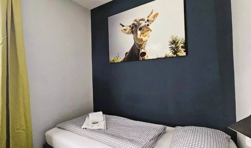 Hotelli Novitel Pension Pliening   München Messe