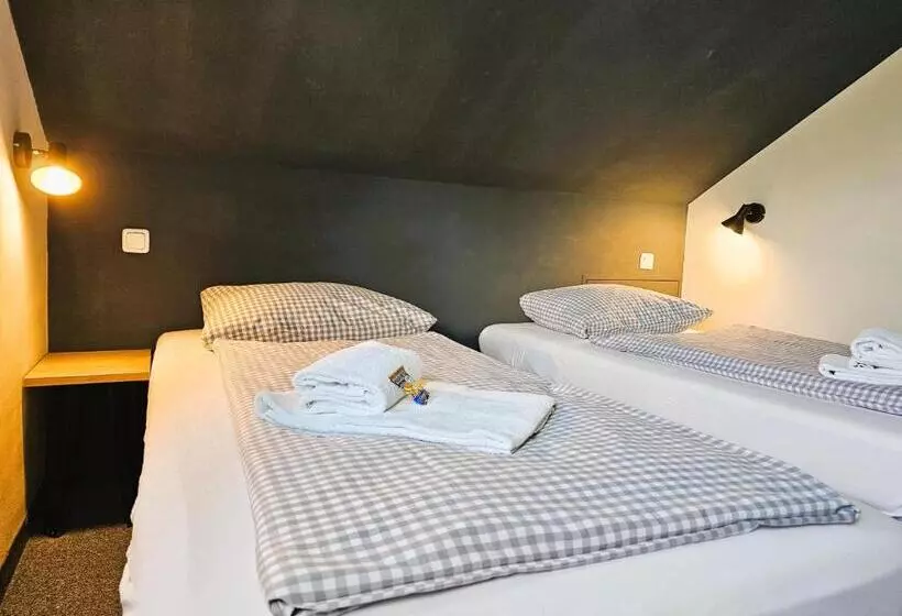 Hotelli Novitel Pension Pliening   München Messe