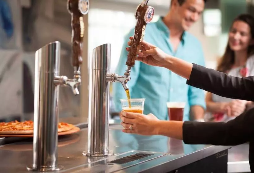 Отель Springhill Suites By Marriott Orlando Lake Buena Vista In Marriott Village